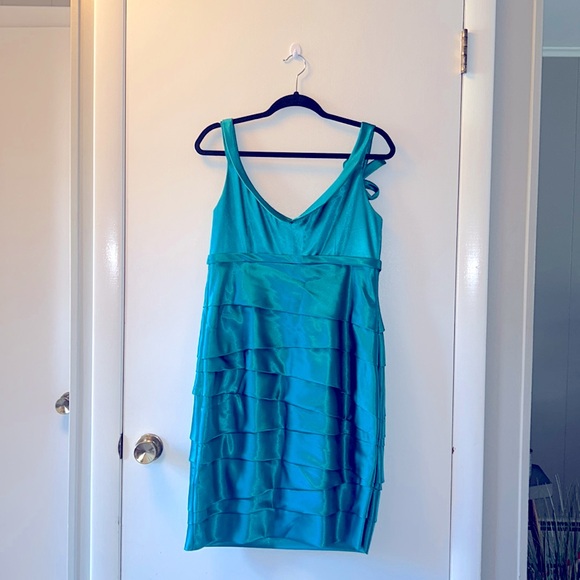 JS Collections Formal Dress - Picture 3 of 8